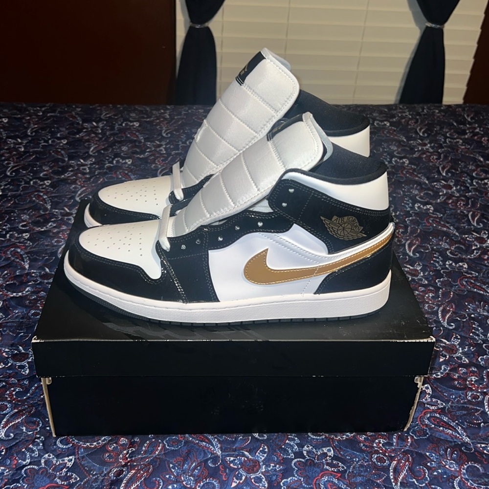 Air Jordan 1 Mid